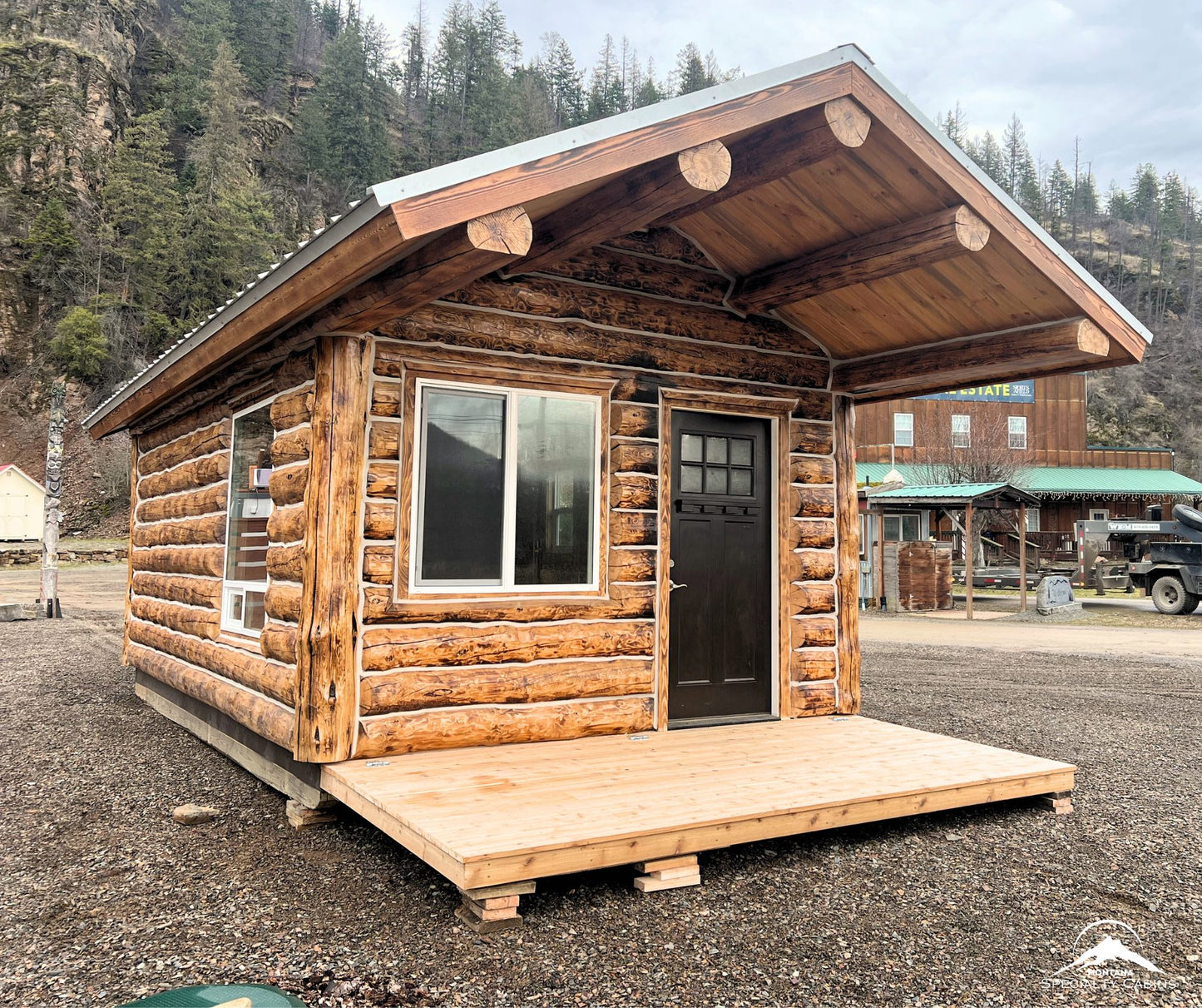 Gold Creek Log Cabin 12x20: Compact Retreat with Loft